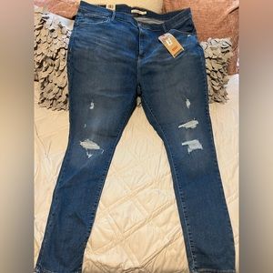 Levi’s Distressed Skinny Jeans Size 22 - NWT